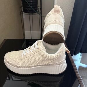 Women’s woven sneakers with memory foam size 9